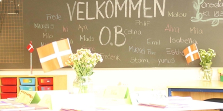Tavle med velkommen i skole  - Viby Skole