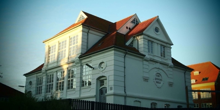 Viby Skoles hvide bygning