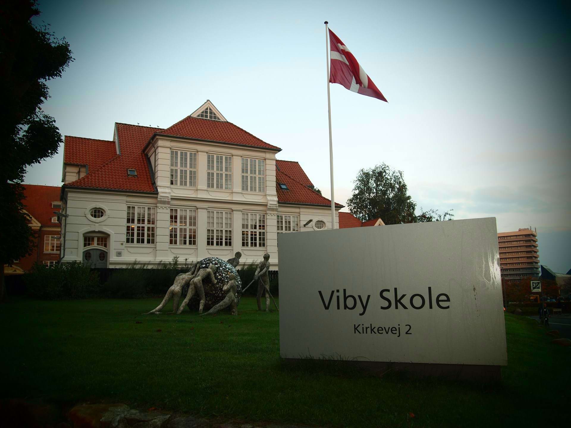 Viby Skoles hvide bygning