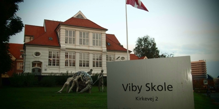 Viby Skoles hvide bygning