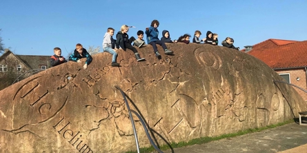 Børn på udearealer på Viby Skole